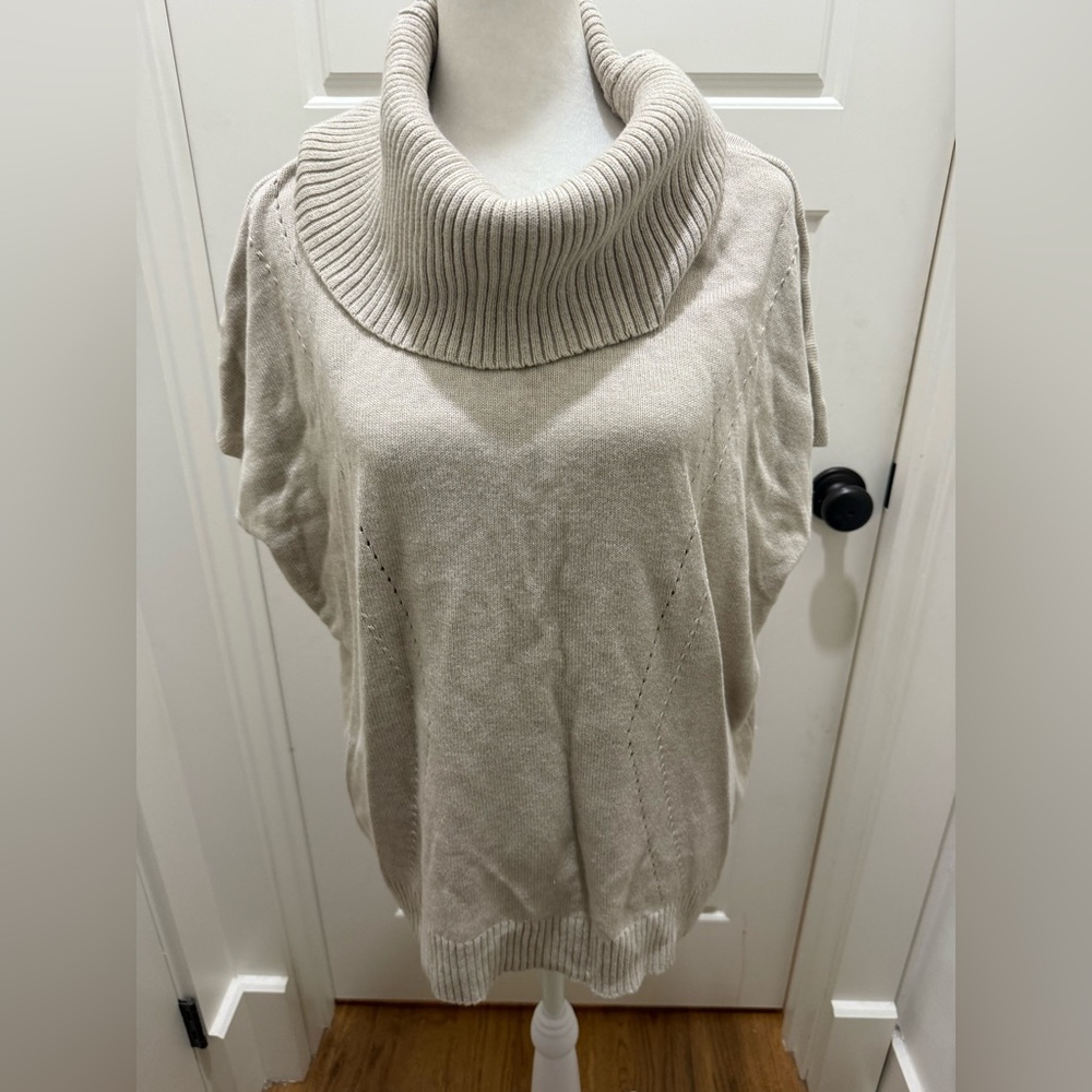 NWT. J. Jill Short Sleeve Cowlneck Sweater. Ecru Heather. Size Medium.